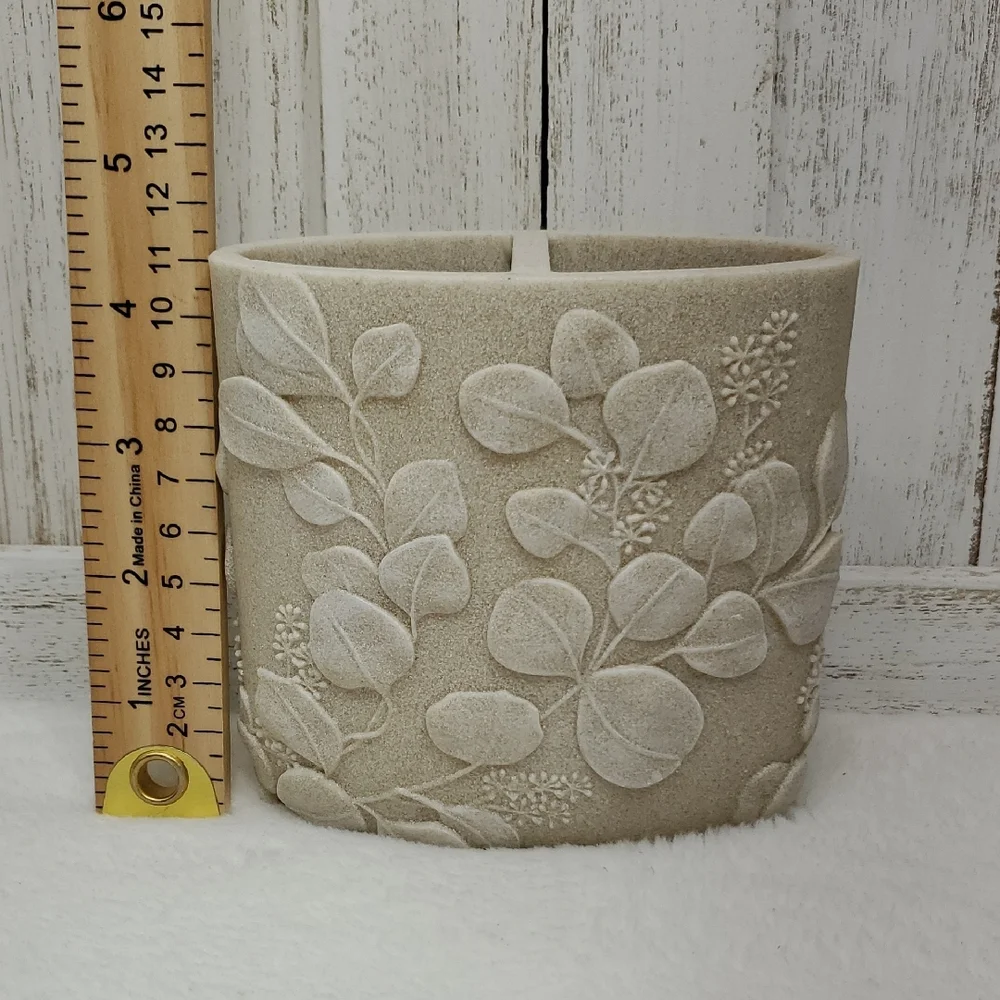 Embossed Floral Eucalyptus Toothbrush Holder